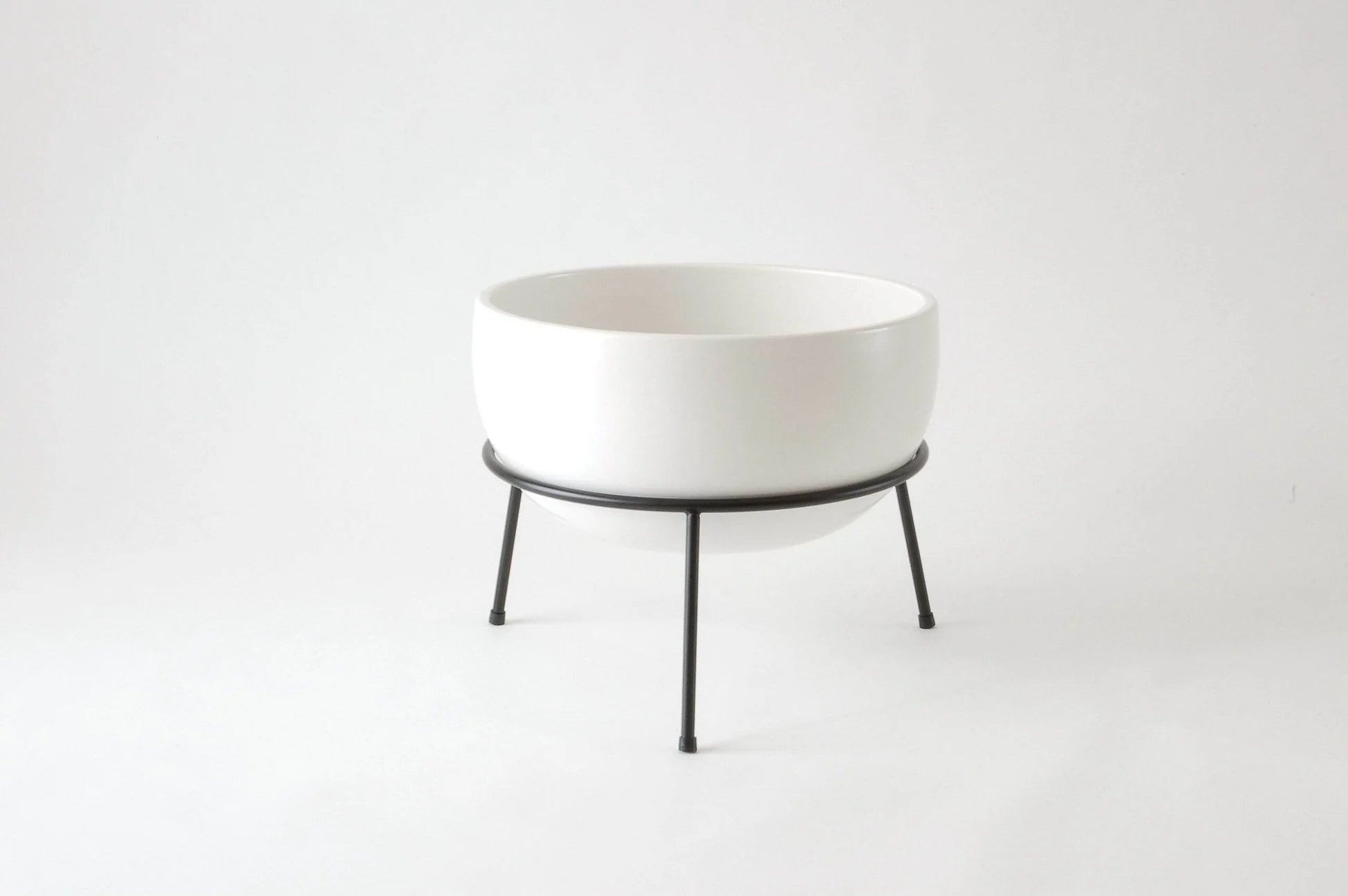 Minimalist Ceramic Planter with Iron Stand – Modern Indoor Pot (Custom Colors & Sizes)